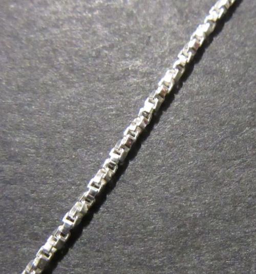 Slabý třpytivý stříbrný řetízek - délka 42cm